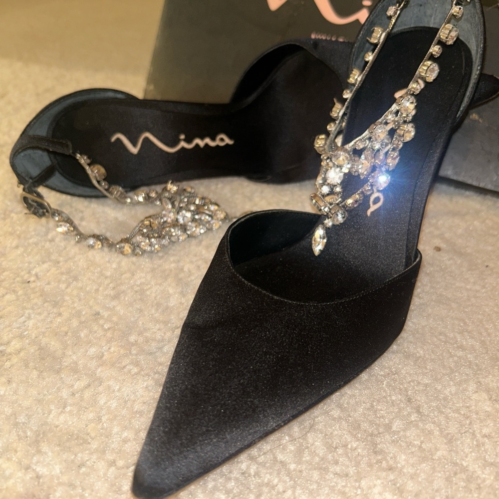 Nina Shoes sparkly ankle strap pointed-toe pumps - US 6.5